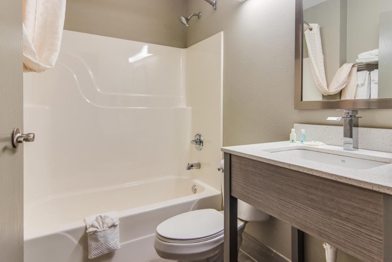 Quality Inn & Suites Grove City-Outlet Mall Екстериор снимка