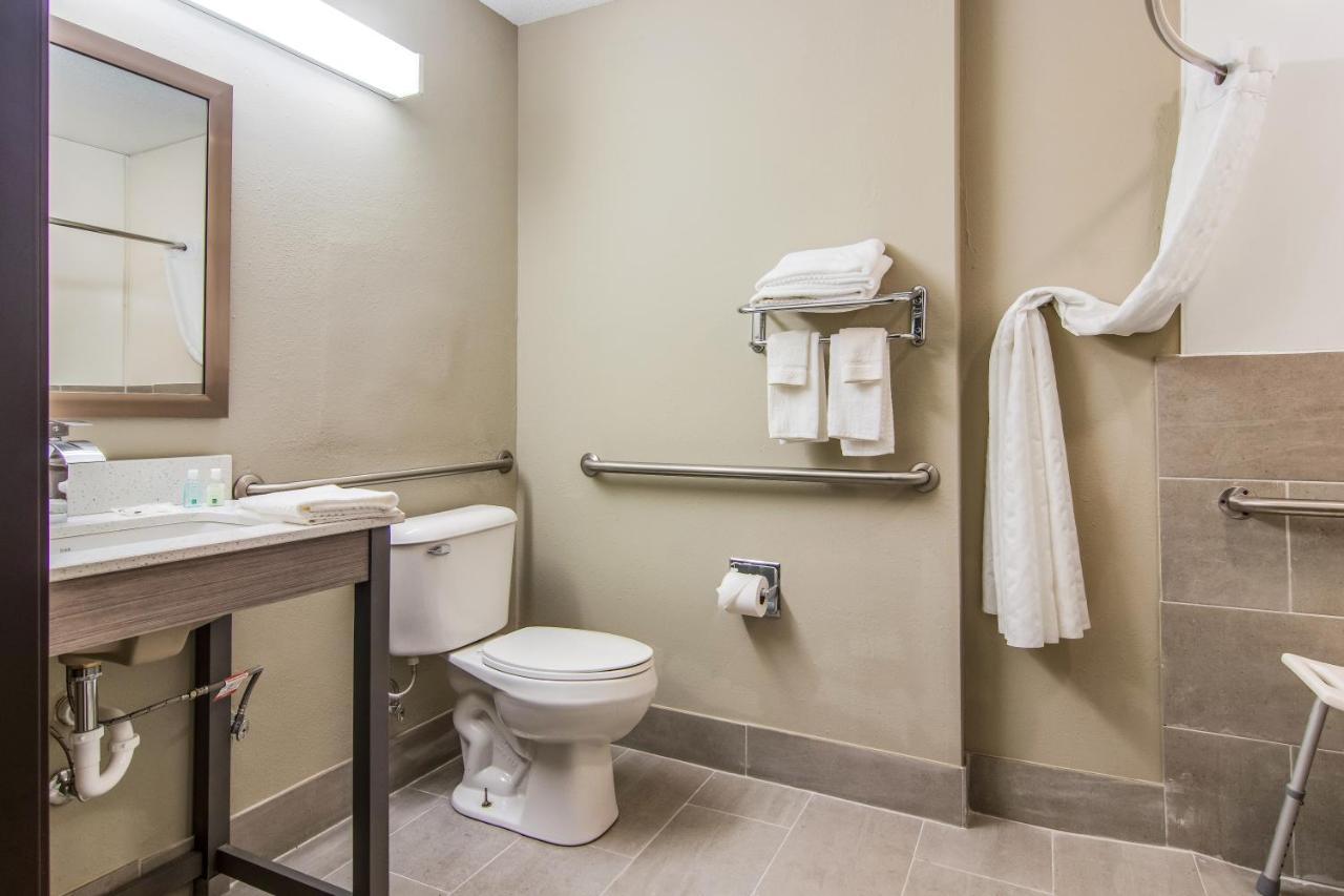 Quality Inn & Suites Grove City-Outlet Mall Екстериор снимка