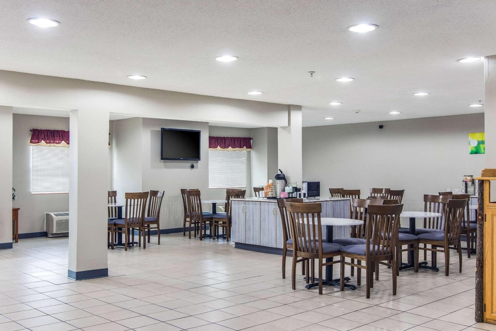 Quality Inn & Suites Grove City-Outlet Mall Екстериор снимка