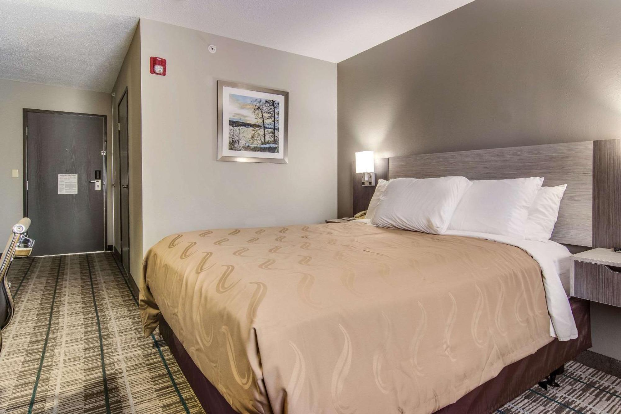Quality Inn & Suites Grove City-Outlet Mall Екстериор снимка